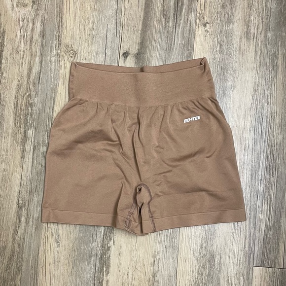 bo+tee Pants - Bo+Tee Scrunch Shorts!